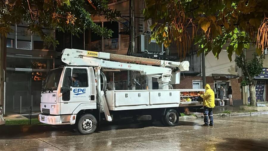 La EPE trabaja con guardias mínimas y el servicio de media tensión es normal