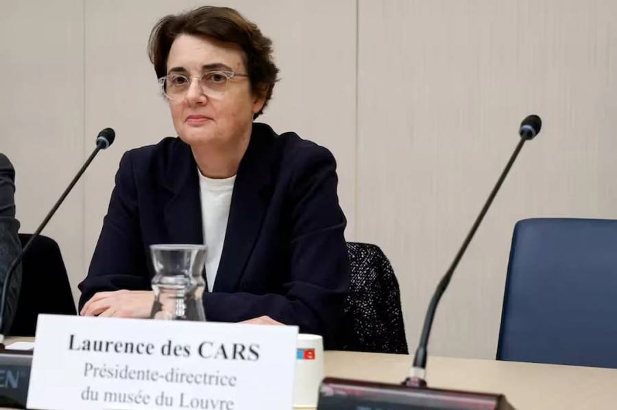 Francia: renunció la directora del Museo del Louvre tras la crisis por el robo de joyas de la corona