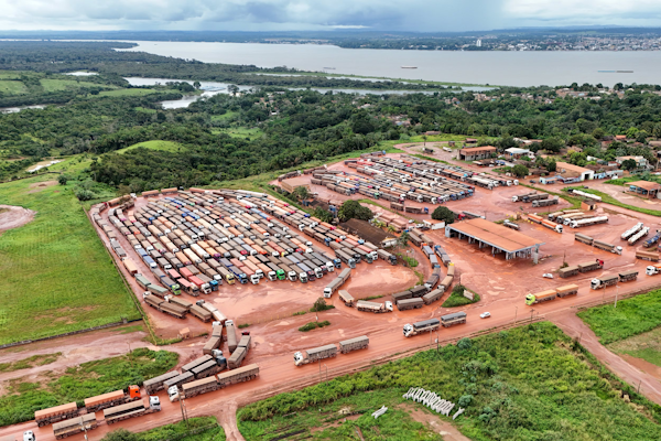 Cientos de camiones quedaron varados en Brasil