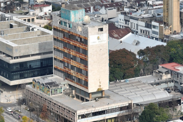Correo: el edificio continúa abandonado