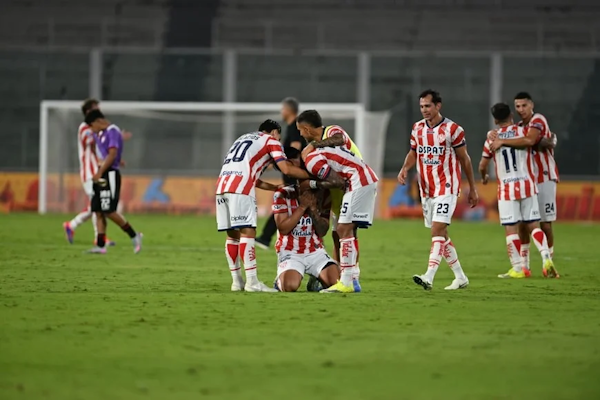 Unión está imparable, derrotó a Instituto 2 a 1 en el Kempes