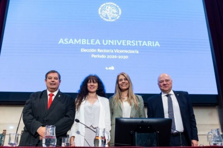 Laura Tarabella asume como rectora de la UNL