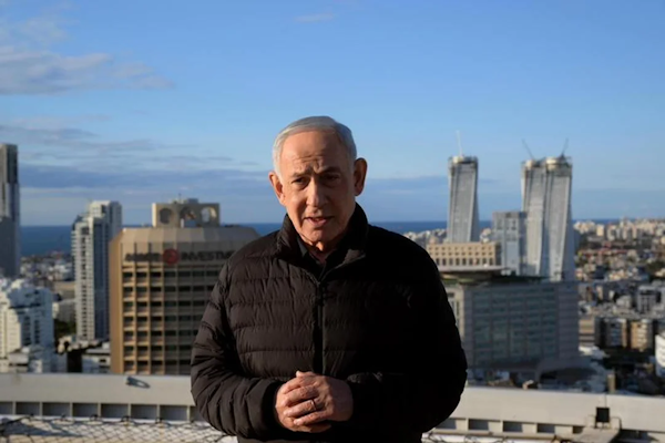 Israel ataca reservas petroleras y refinerías en Teherán