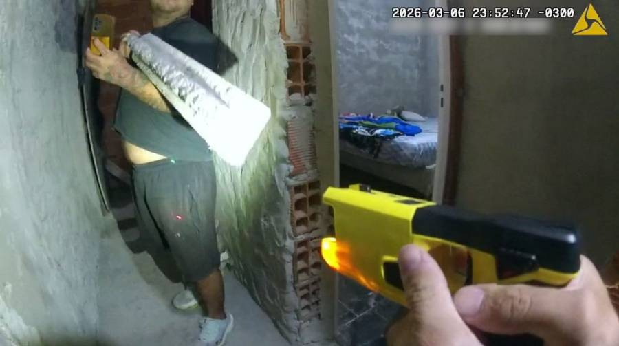 Efectivos utilizaron pistola Taser para neutralizar agresor 