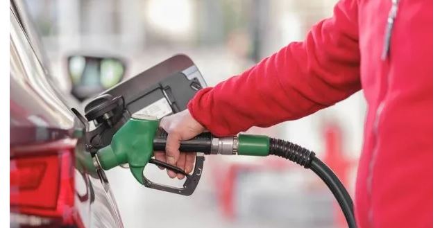 La nafta sube hasta 5% por el alza en el barril de petróleo
