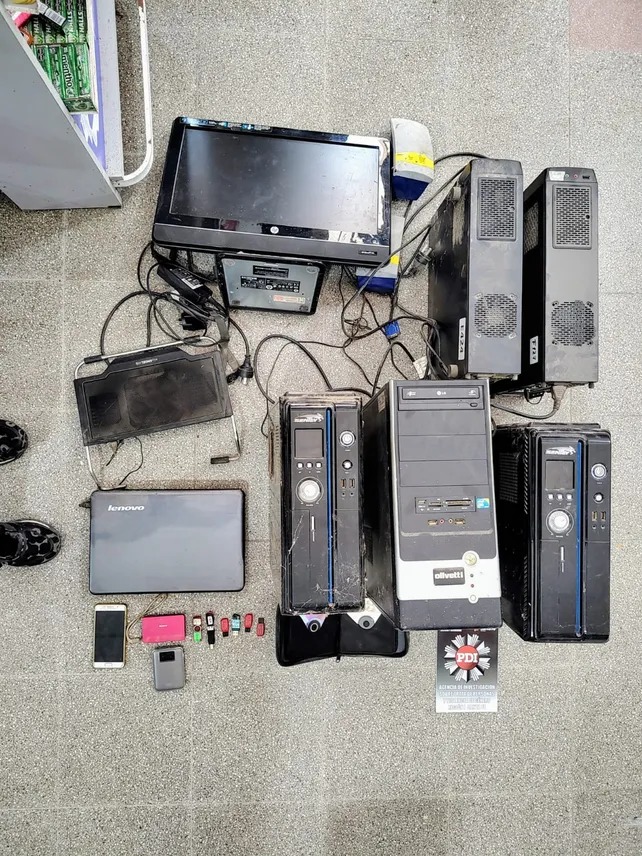 Secuestran equipos electrónicos en una investigación por ciberacoso