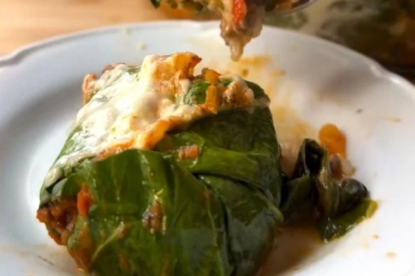 Paquetitos de acelga rellenos con carne y arroz