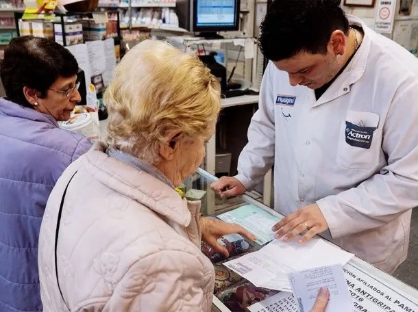 La Justicia ordenó restituir los medicamentos gratis que les había quitado Javier Milei a miles de jubilados