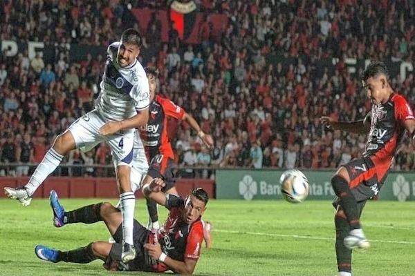 Ibarra salió lesionado y preocupa en Colón