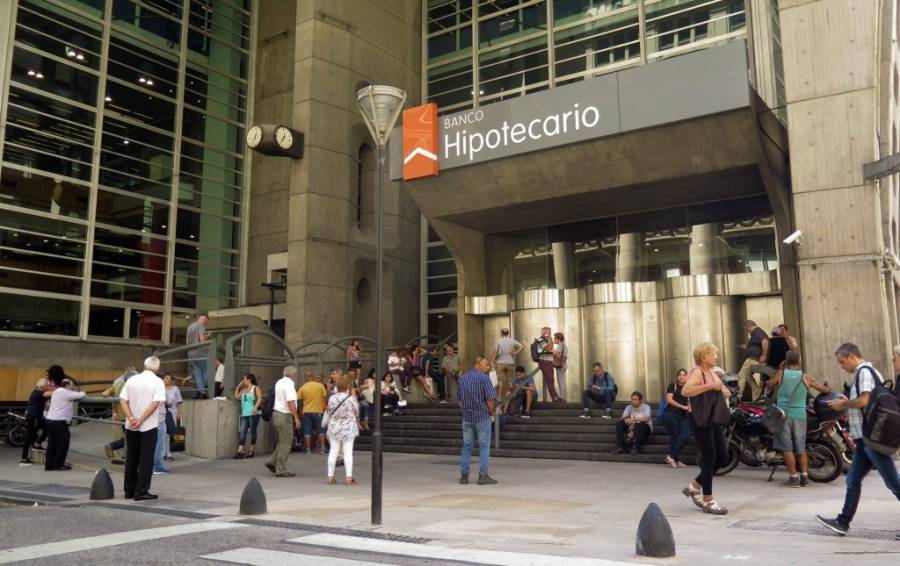 Bancarios acuerdan aumento del 2,9% y el sueldo básico supera los $2.180.000