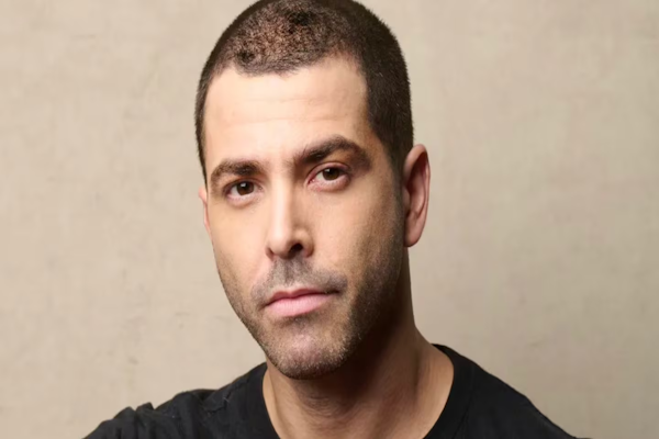 Nazareno Casero protagonizará la versión teatral de “Bebé Reno”