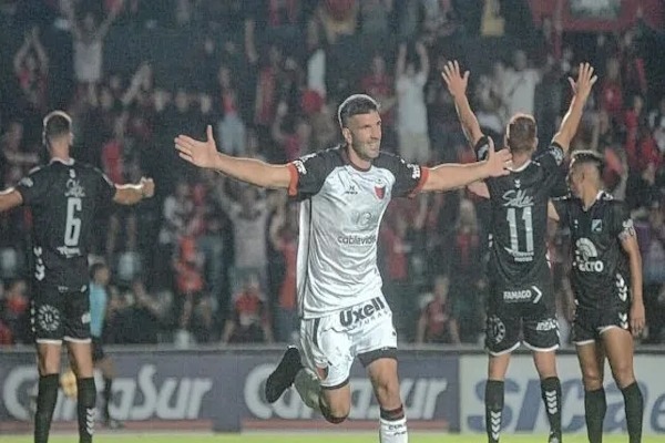Colón no gana un partido por dos goles hace un año