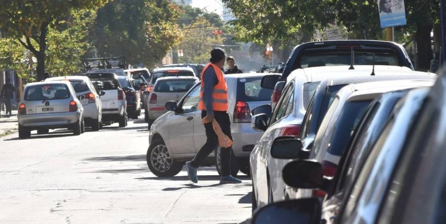 Cuatro ministros asisten al Senado por la ley que busca prohibir cuidacoches