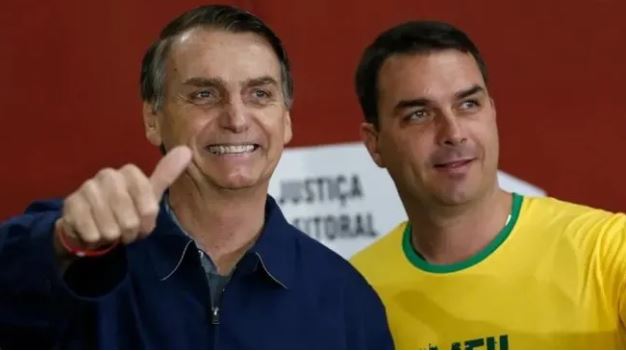 El hijo de Jair Bolsonaro exigió el arresto domiciliario para su padre, ante el agravamiento de salud
