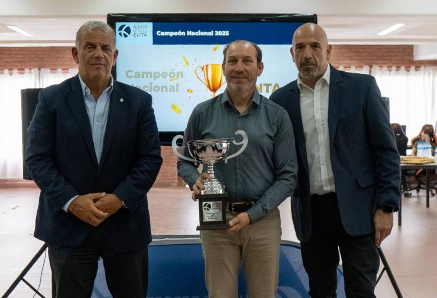 Santa Fe recibió la Copa Campeón Nacional por su desempeño en los Juegos Nacionales Evita 2025