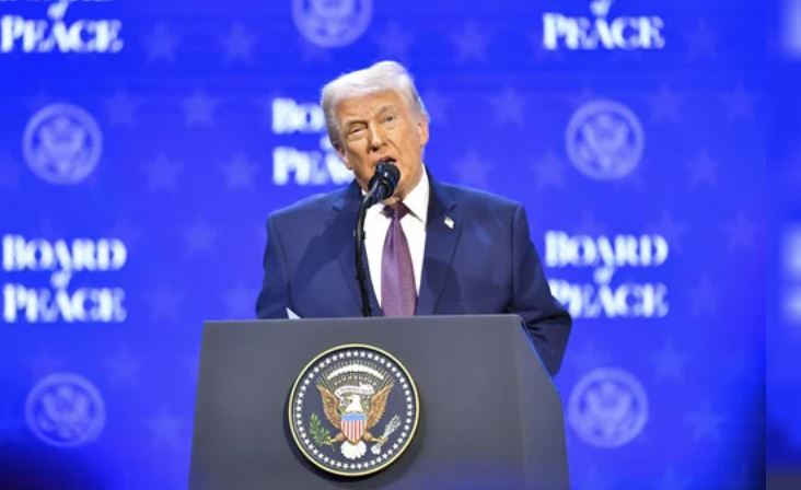 Trump aseguró que tomar el control del suministro de petróleo de Irán es “una opción”