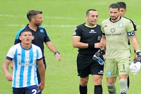 Fútbol argentino: nuevos chats siembran dudas sobre el arbitraje