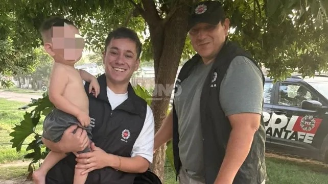 Policías salvaron la vida de un bebé de un año tras reanimarlo en un patrullero