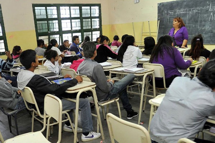 Detectaron armas blancas en mochilas de estudiantes y se realizó una denuncia policial