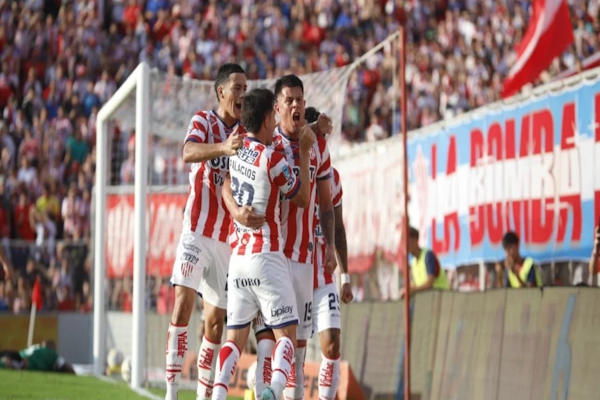 Unión derrotó 2 a 0 a Deportivo Riestra y quedó quinto en la Zona A