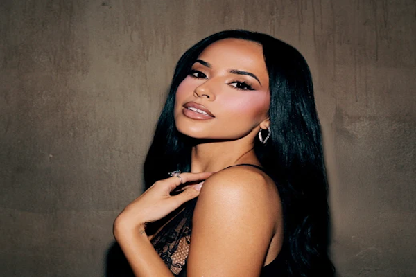 Becky G presentó 