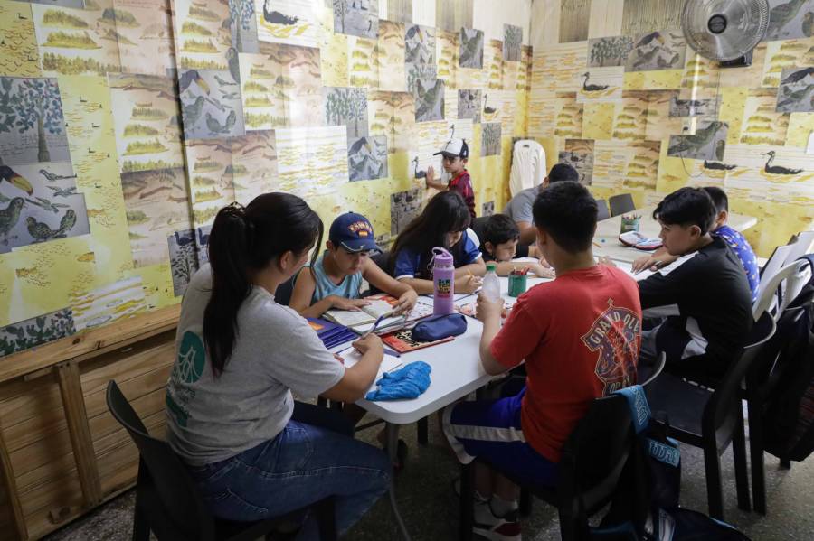 Entre libros y abrazos, las Estaciones Municipales entrelazan apoyo escolar 