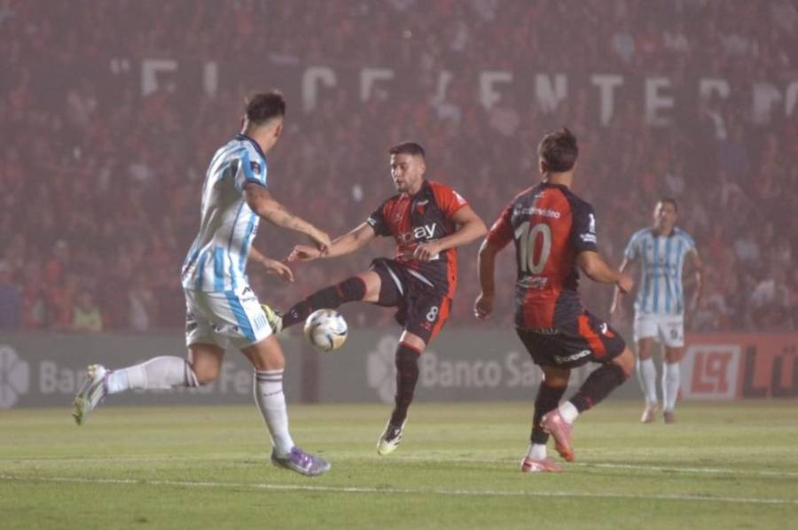 Colón logró un triunfo clave ante un durísimo Racing (C) y se cortó en la punta de la Zona A