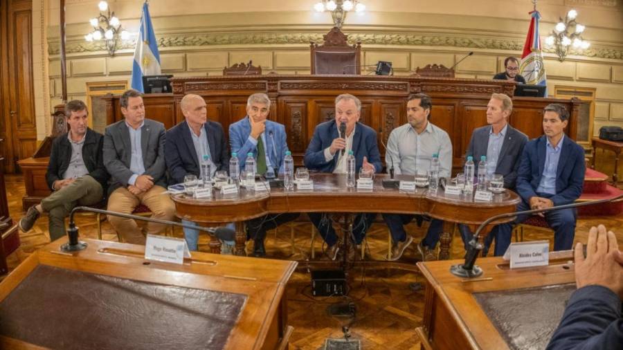 Lácteos Verónica: Senadores y ministros se reunieron con trabajadores