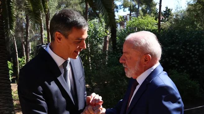 Lula da Silva advirtió que cuándo la democracia va en retroceso 