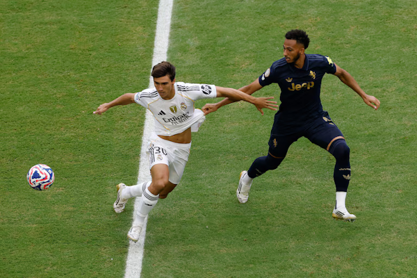 La FIFA pretende limitar la suma de partidos de liga en el extranjero