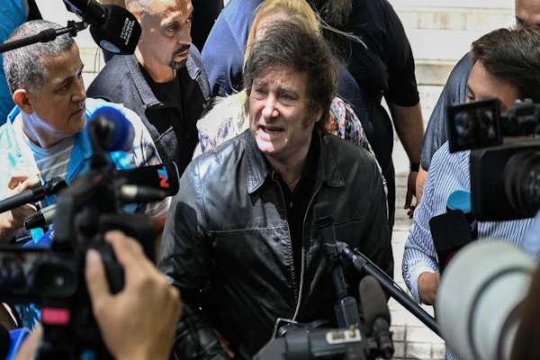 Milei volvió a atacar a la prensa y apuntó contra un canal de TV