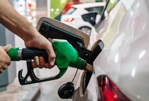 Combustibles: suben los impuestos y hay incertidumbre por el precio de la nafta en surtidores