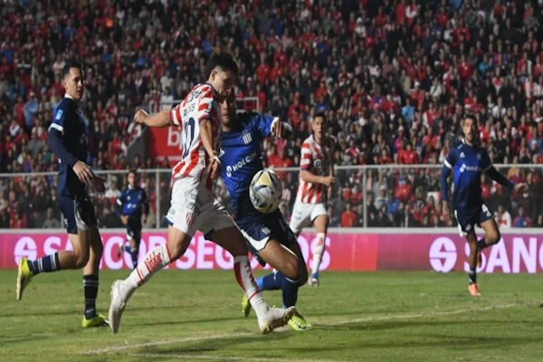 Unión rescató un punto al final ante Talleres y queda expectante hasta el lunes