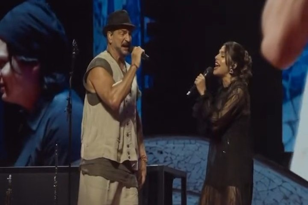 Eugenia Quevedo angustiada tras cantar con Arjona en el escenario