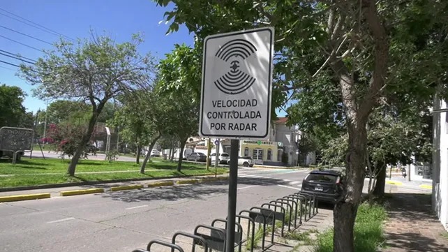 ¿Adiós a las fotomultas en calle Marcial Candioti?: el Concejo votó a favor de retirar el radar