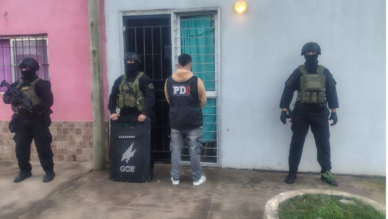Golpe a la banda de “Los Puchingas”: tres detenidos tras allanamientos por violencia armada en Santa Fe