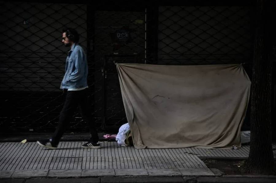 El gobierno de Uruguay ordenó evacuar a personas en situación de calle