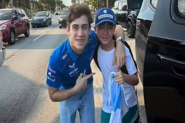 Miami: el emocionante gesto de Colapinto con un niño en plena carretera