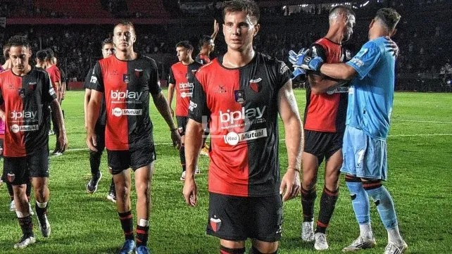 Facundo Castro podría dejar Colón para volver a jugar en Nueva Chicago