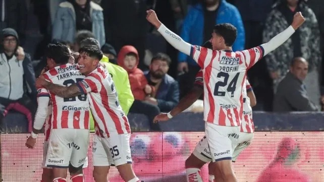 Tatengazo en Mendoza: Unión dio la nota ante Independiente Rivadavia y se metió en cuartos de final