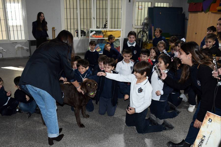 De la mano de Juan Carlos, las aulas santafesinas aprenden el valor de una convivencia responsable