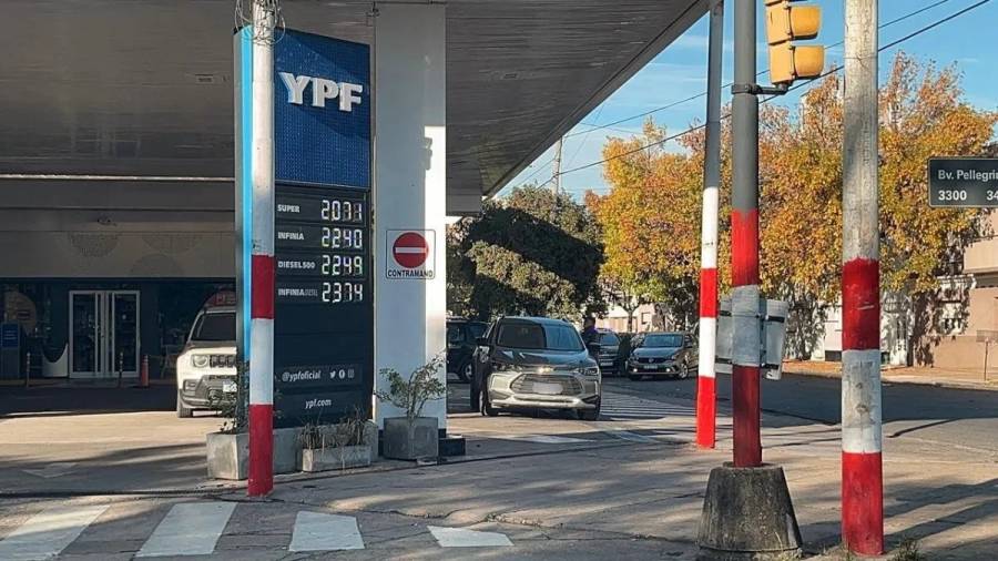 Nuevo aumento de combustibles: cuánto subieron los precios en YPF