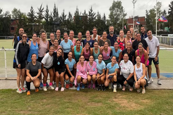 El seleccionado argentino femenino +40 de hockey busca sponsors para ir al Mundial
