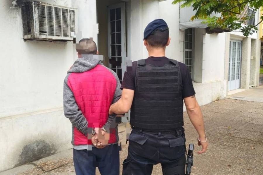 Detenido tras ser sorprendido dentro de una casa