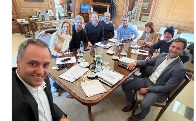 Sin Javier Milei, se reunió la mesa política del Gobierno en pos de avanzar con nuevas reformas