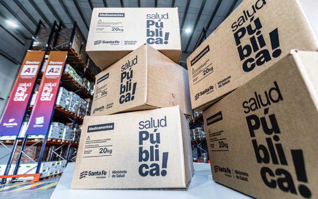 Desde medicamentos esenciales hasta material descartable: cómo funciona el sistema de almacenamiento y distribución que puso en marcha Pullaro para abastecer la salud pública