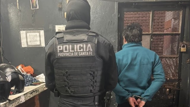 Le robó tarjetas bancarias del locker del gimnasio a compañeros y fue detenido