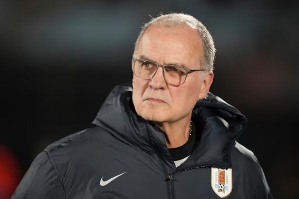 El hermano de Ronald Araujo culpó a Bielsa por la lesión del defensor