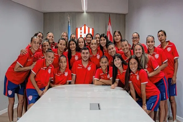 El plantel femenino de Unión publicó su reclamo por deuda en sus salarios