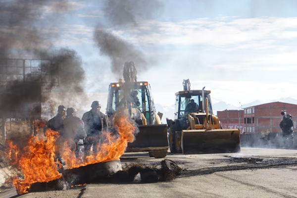 Bolivia: el presidente decretó el estado de excepción para desactivar los bloqueos de rutas
